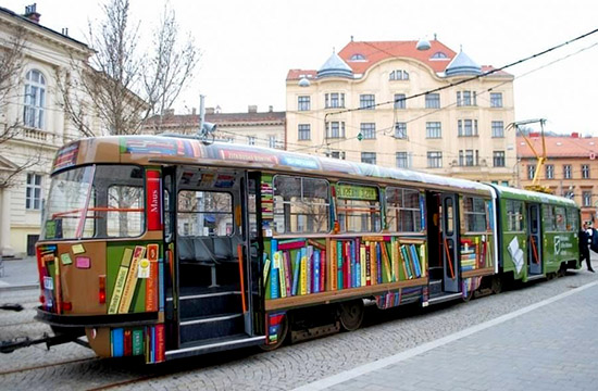 Чешская библиотека в трамвае